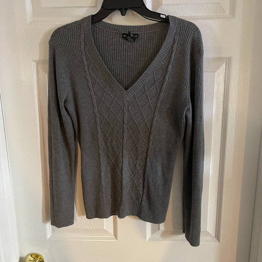 Women's New York & Company Gray Long Sleeve Sweater-Large
